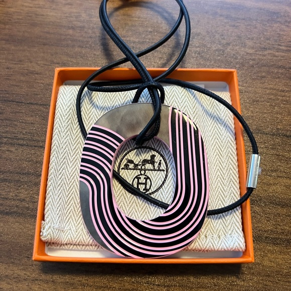 Hermes Isthme Pop Pendant Necklace Necklaces